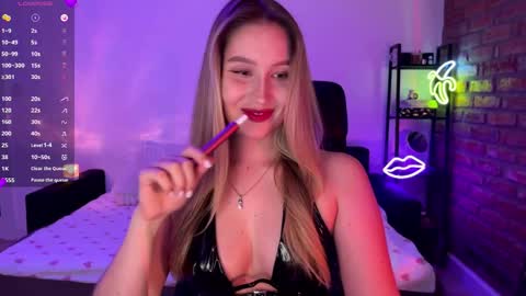 Snapshot of shy_bee chatting on 12-16-25, 11:32 Alice online show from 12-16-25, 11:32