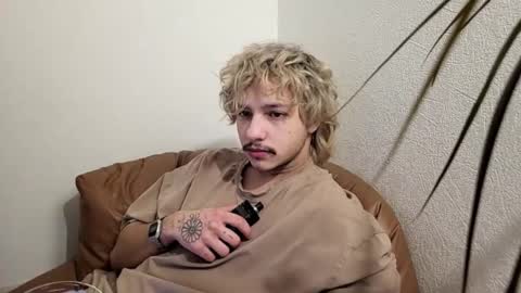 Snapshot of shy_boy17 chatting on 02-15-26, 04:25 your shy boy online show from 02-15-26, 04:25