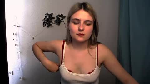 Snapshot of shy_sabrina_ chatting on 05-08-26, 11:26 shy_sabrina_ online show from 05-08-26, 11:26