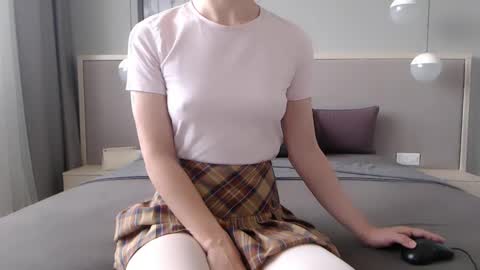 Snapshot of shy_schoolgirl_ chatting on 10-06-25, 01:41 shy_schoolgirl_ online show from 10-06-25, 01:41