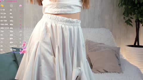 Snapshot of shy_starlight chatting on 12-18-24, 08:20 Melanie online show from 12-18-24, 08:20