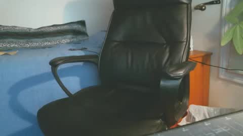 shyboyhugecum2020 online show from 10-06-25, 01:14