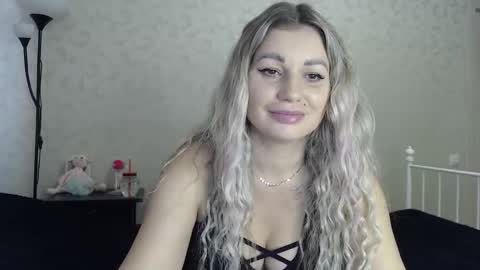 Snapshot of shyevaa chatting on 09-10-25, 05:07 Eva online show from 09-10-25, 05:07