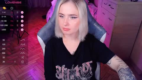 Effie online show from 12-20-24, 01:54