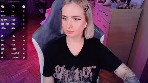 Effie online show from 01-23-25, 03:32