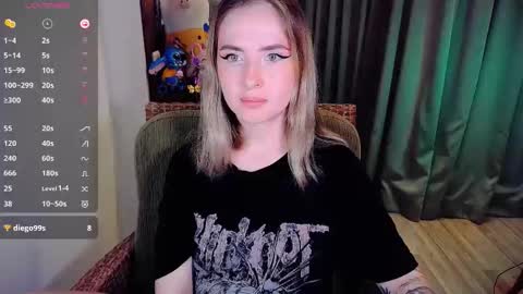 Effie online show from 09-18-25, 03:52