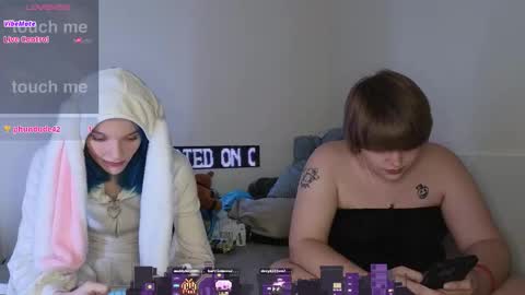 Snapshot of shyohiogirl chatting on 03-28-26, 02:44 Hippie online show from 03-28-26, 02:44