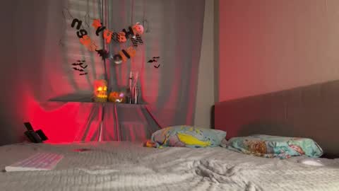 Amelia online show from 10-29-25, 07:15