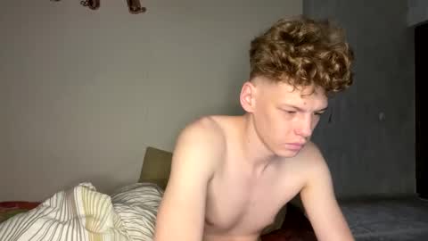 Snapshot of shyredstar chatting on 12-21-24, 05:25 Tom and Betty online show from 12-21-24, 05:25