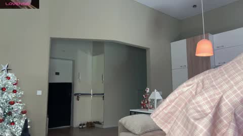 Snapshot of shyrubate chatting on 01-09-25, 04:19 Aurora online show from 01-09-25, 04:19