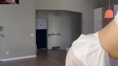 Snapshot of shyrubate chatting on 03-02-25, 05:23 Aurora online show from 03-02-25, 05:23