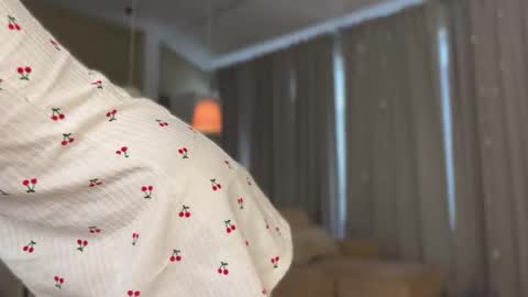 Snapshot of shyrubate chatting on 10-19-25, 06:14 Aurora online show from 10-19-25, 06:14