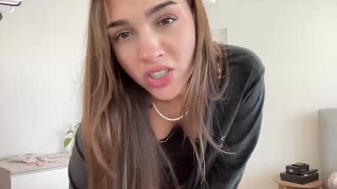 Snapshot of shysashy chatting on 12-28-24, 01:29 Sasha online show from 12-28-24, 01:29