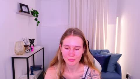 Snapshot of sia_sky chatting on 06-13-26, 03:10 sia_sky online show from 06-13-26, 03:10