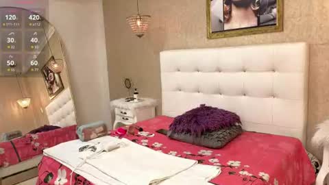 Snapshot of siacavali chatting on 06-14-26, 11:23 Sia online show from 06-14-26, 11:23