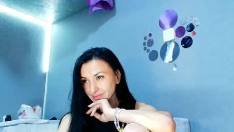 Snapshot of siaconna chatting on 06-14-26, 11:01 Siaconna online show from 06-14-26, 11:01