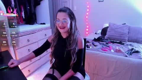 Snapshot of siamilff chatting on 11-05-25, 12:21 SIa online show from 11-05-25, 12:21