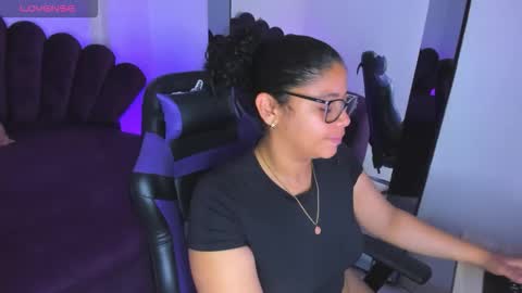 Snapshot of siara_24 chatting on 10-31-25, 05:36 siara online show from 10-31-25, 05:36