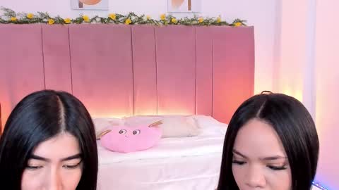 Snapshot of siara_lewis_ chatting on 03-09-26, 10:25 Siara and Zoe tattoo online show from 03-09-26, 10:25