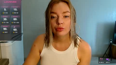 Snapshot of siberian_girl_ chatting on 09-22-25, 06:48 Eva online show from 09-22-25, 06:48