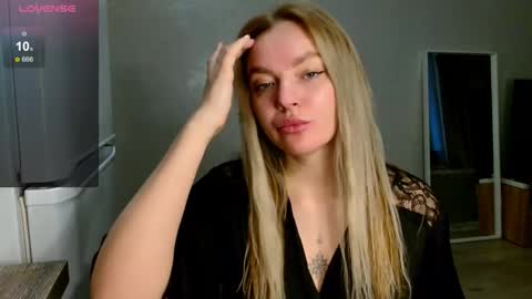 Snapshot of siberian_girl_ chatting on 11-06-25, 01:39 Eva online show from 11-06-25, 01:39