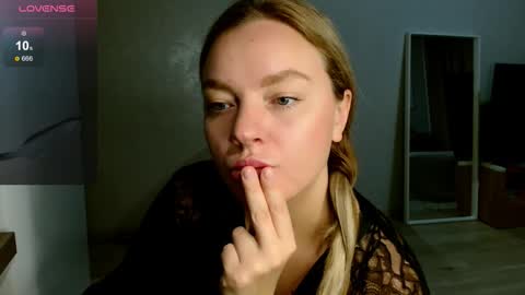 Snapshot of siberian_girl_ chatting on 11-07-25, 01:16 Eva online show from 11-07-25, 01:16