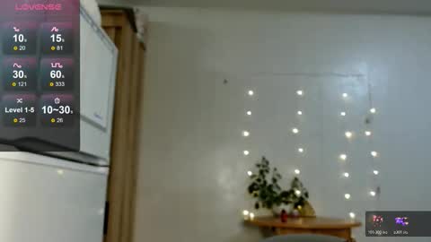 Snapshot of siberian_girl_ chatting on 11-23-25, 04:23 Eva online show from 11-23-25, 04:23