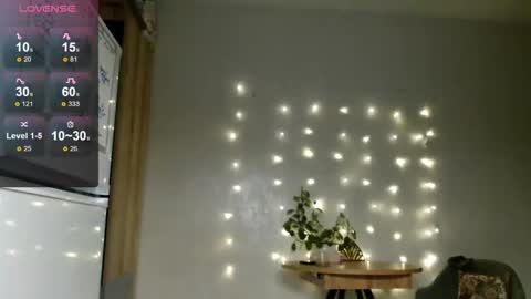 Snapshot of siberian_girl_ chatting on 11-26-25, 01:39 Eva online show from 11-26-25, 01:39