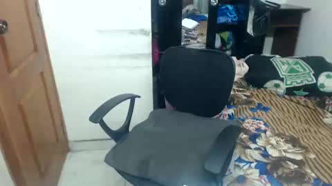 Snapshot of siblley chatting on 02-12-25, 07:13 sara online show from 02-12-25, 07:13