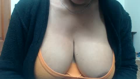 Snapshot of siblley chatting on 02-13-25, 09:06 sara online show from 02-13-25, 09:06