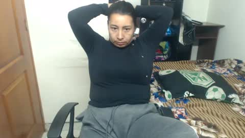 Snapshot of siblley chatting on 02-15-25, 02:04 sara online show from 02-15-25, 02:04