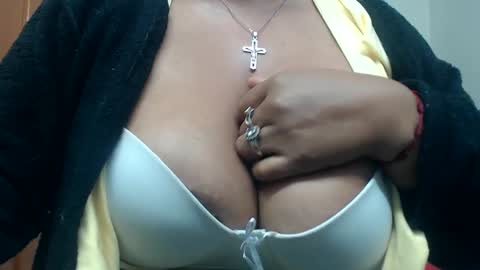 Snapshot of siblley chatting on 02-17-25, 10:14 sara online show from 02-17-25, 10:14