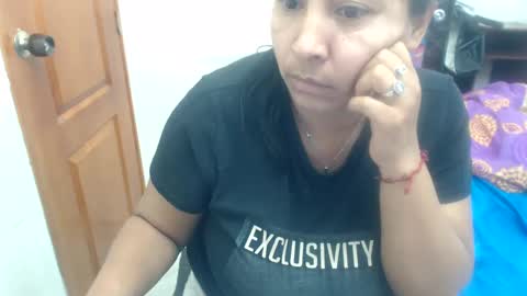 Snapshot of siblley chatting on 02-27-25, 06:42 sara online show from 02-27-25, 06:42