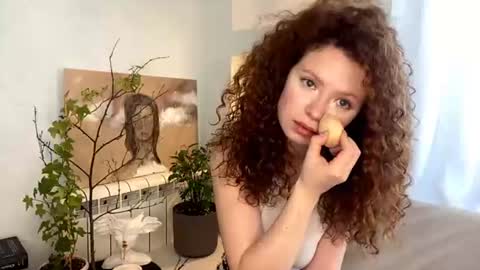 Snapshot of sibylevans chatting on 06-19-26, 12:42 Kelly online show from 06-19-26, 12:42