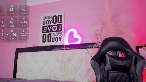 Snapshot of siena_fox chatting on 07-25-26, 11:46 Siena online show from 07-25-26, 11:46