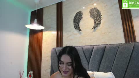 Snapshot of sienna_lu chatting on 06-14-26, 02:24 Sienna online show from 06-14-26, 02:24