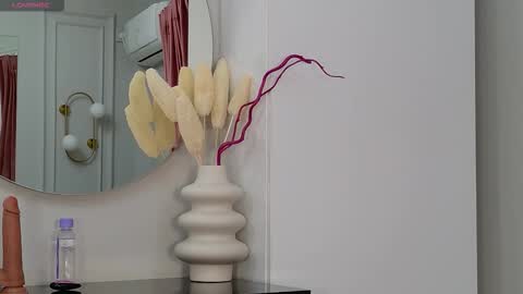 Sienna online show from 10-20-25, 04:13