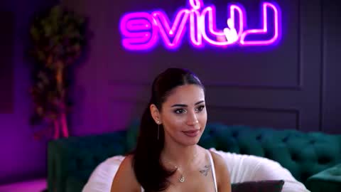 Sienna online show from 11-20-25, 10:26