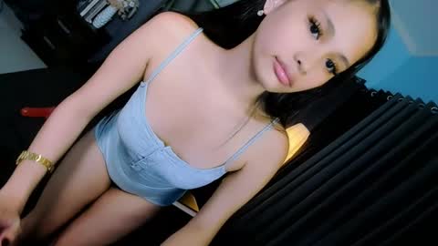 Snapshot of sierracoxriches chatting on 04-25-26, 01:41 Belle online show from 04-25-26, 01:41