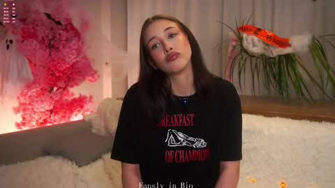 Eva  online show from 10-31-25, 11:44