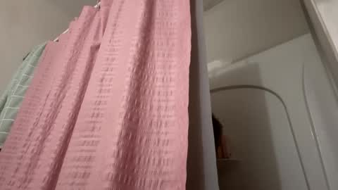 Snapshot of sikwitit625 chatting on 02-20-25, 04:28 Cdub625 online show from 02-20-25, 04:28