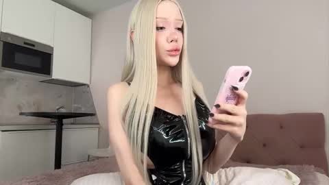 Snapshot of siliconepornstar chatting on 10-01-25, 05:46 Diana  online show from 10-01-25, 05:46