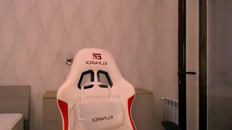 Snapshot of silk_ann chatting on 12-16-25, 06:40 silk_ann online show from 12-16-25, 06:40