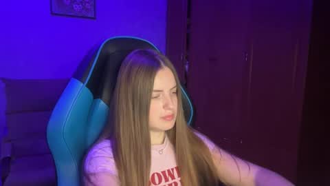 Snapshot of silksinner_ chatting on 06-03-26, 04:45 Erica online show from 06-03-26, 04:45