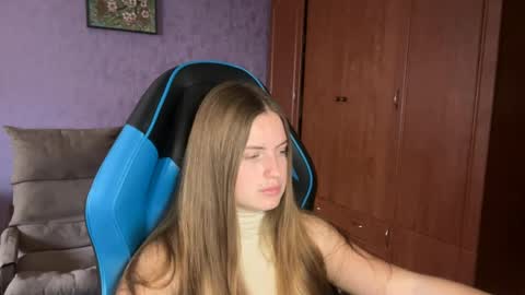 Snapshot of silksinner_ chatting on 06-05-26, 07:58 Erica online show from 06-05-26, 07:58
