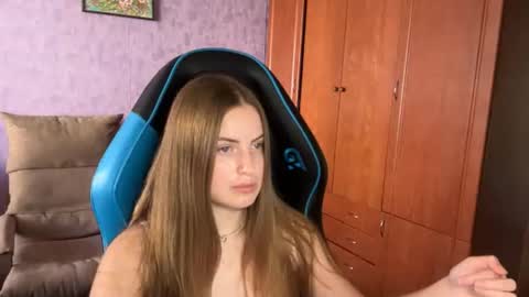 Snapshot of silksinner_ chatting on 06-10-26, 02:05 Erica online show from 06-10-26, 02:05