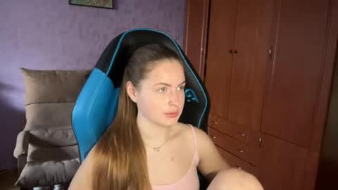 Snapshot of silksinner_ chatting on 06-11-26, 09:29 Erica online show from 06-11-26, 09:29