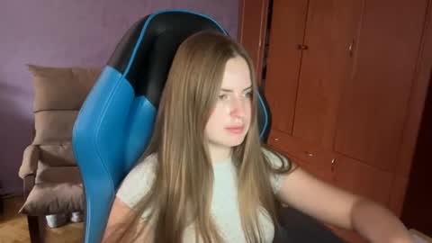 Snapshot of silksinner_ chatting on 06-12-26, 12:04 Erica online show from 06-12-26, 12:04