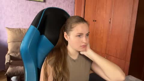 Snapshot of silksinner_ chatting on 06-17-26, 12:29 Erica online show from 06-17-26, 12:29