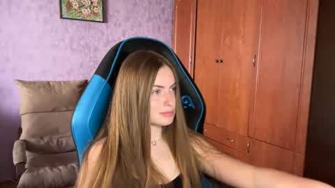 Snapshot of silksinner_ chatting on 06-22-26, 01:41 Erica online show from 06-22-26, 01:41